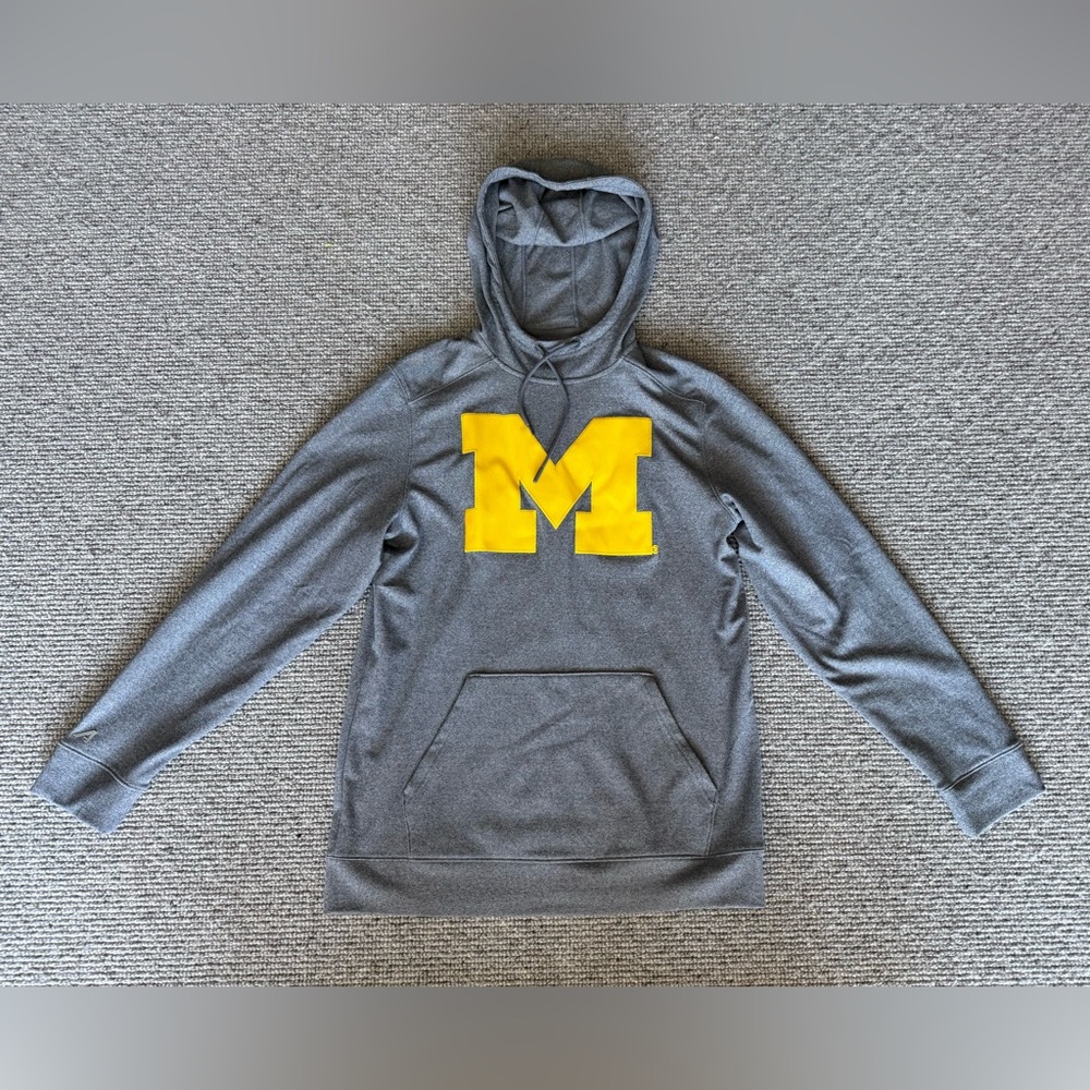 NEW Antigua Men's UofM Michigan Gray Hoodie Sweatshirt Medium